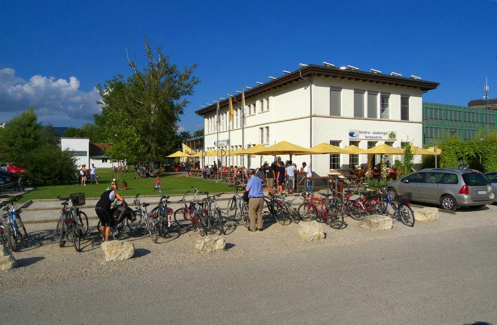 Swiss Hostel Lago Lodge Бил Екстериор снимка