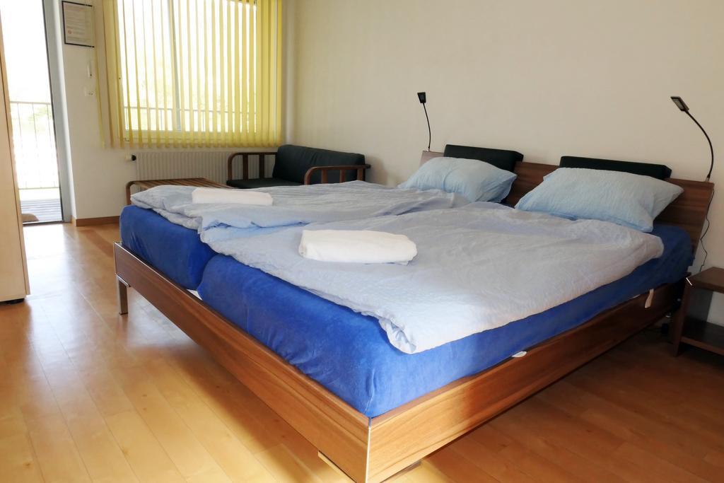 Swiss Hostel Lago Lodge Бил Екстериор снимка