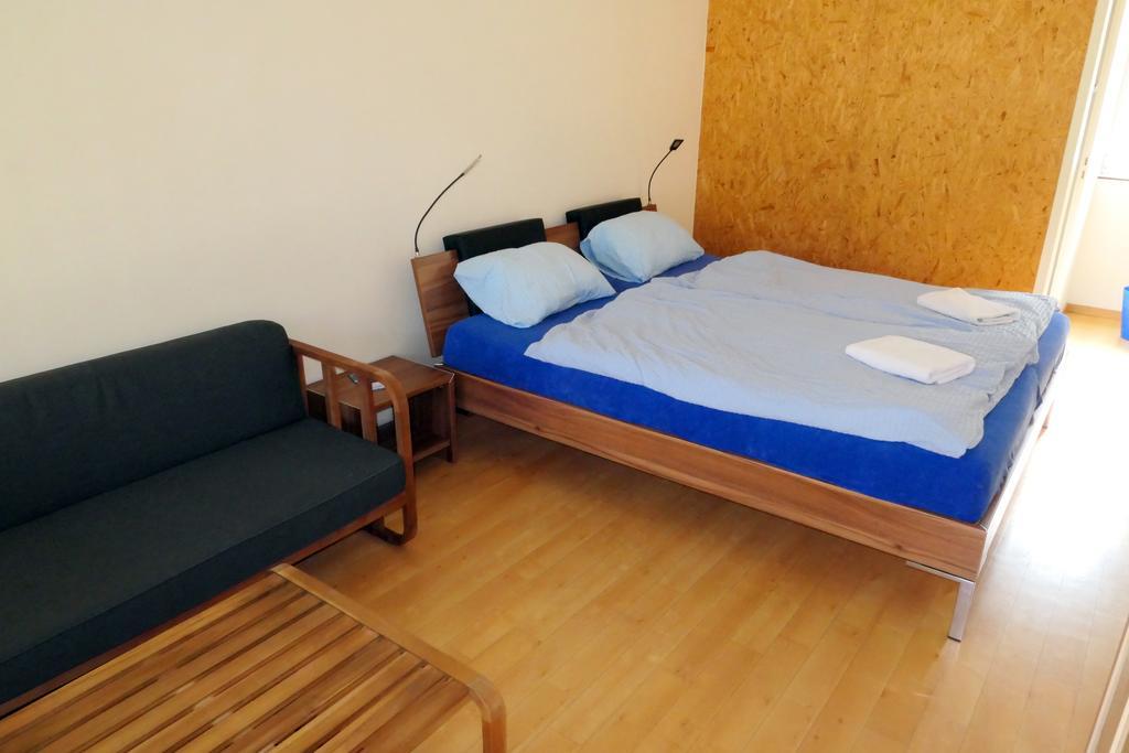 Swiss Hostel Lago Lodge Бил Екстериор снимка