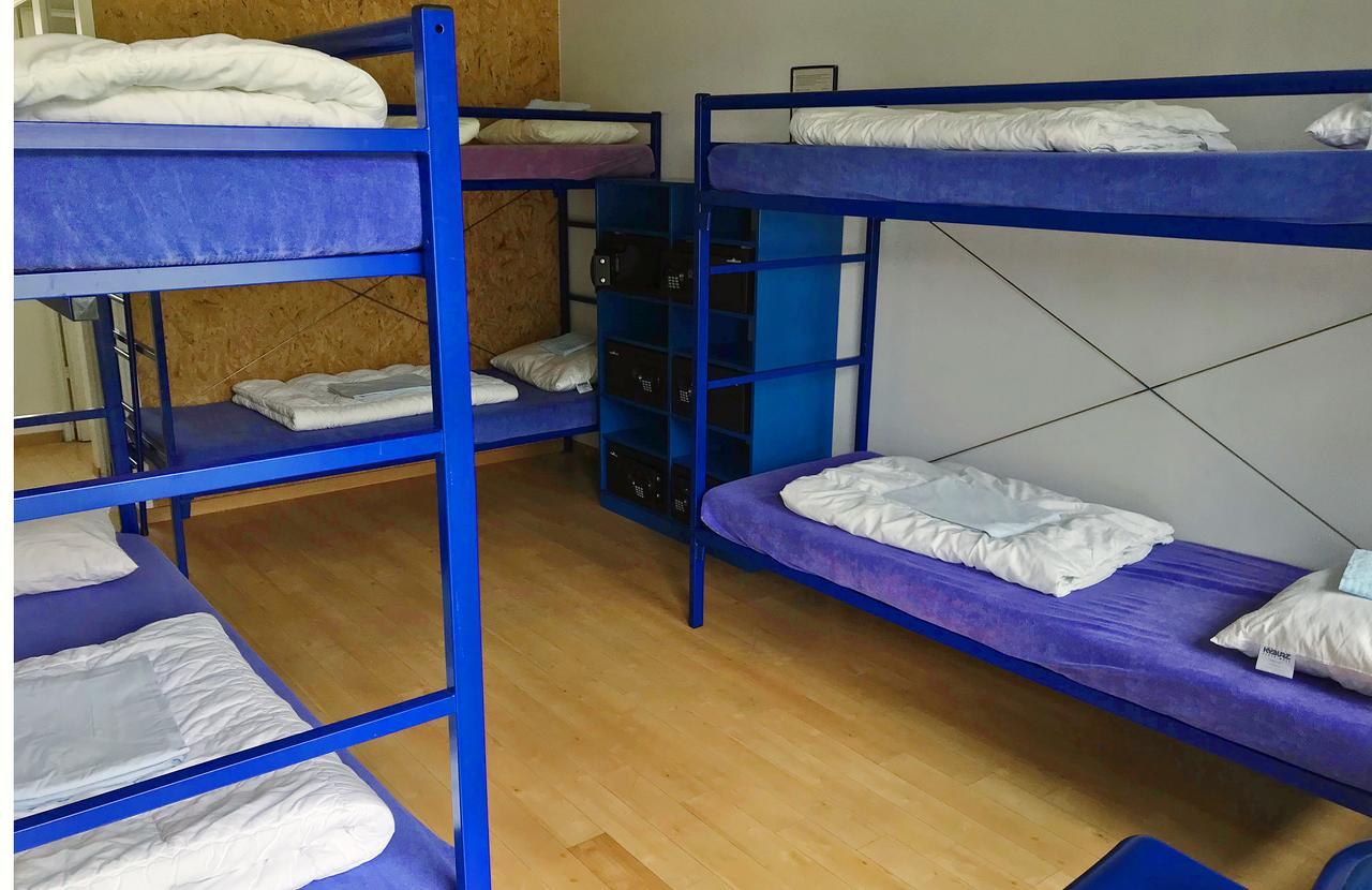 Swiss Hostel Lago Lodge Бил Екстериор снимка